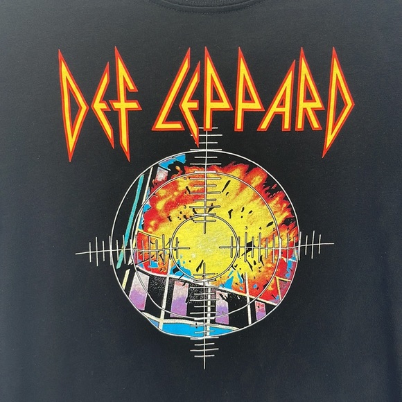 Def Leppard Graphic T-Shirt - Picture 2 of 3